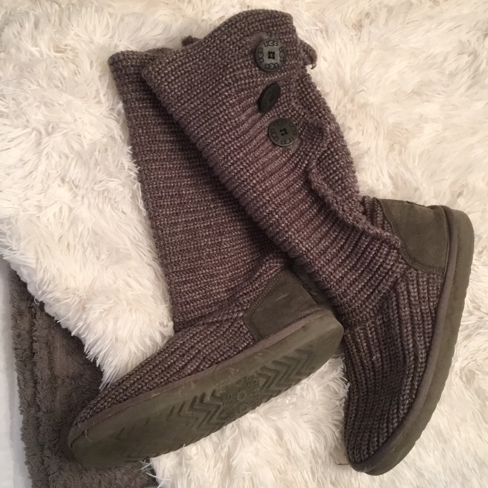 Gray knit uggs